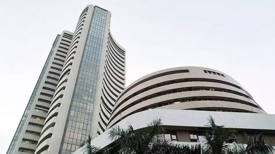 सेंसेक्स लाल निशान में खुला, बैंकिंग शेयरों में बिकवाली