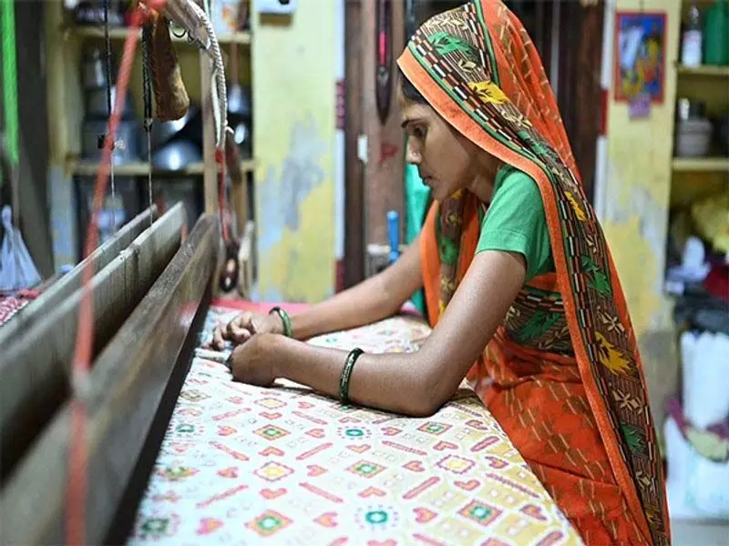 हथकरघा आयुक्त ने बदलती उपभोक्ता मांगों के अनुरूप पुनर्निर्माण का आह्वान किया