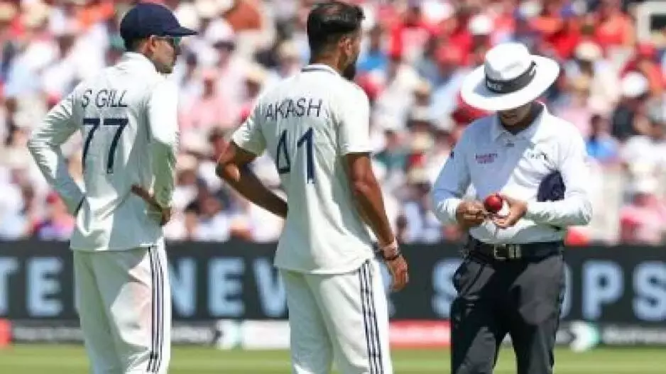 इंग्लैंड दौरे में ड्यूक्स गेंद बनी चिंता का कारण, BCCI और ECB कर रहे जांच