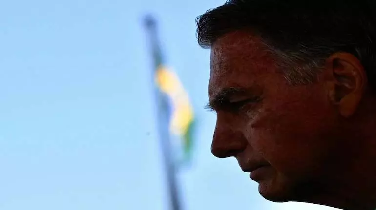 Brazil की शीर्ष अदालत ने पूर्व प्रधानमंत्री बोल्सोनारो को टखने पर मॉनिटर पहनने का आदेश