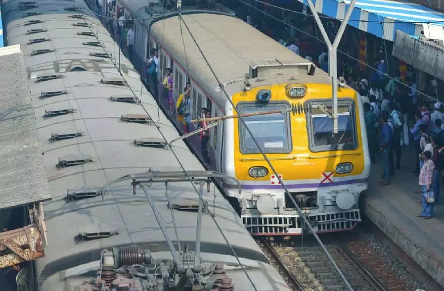 रेलवे ने भीड़ से निपटने के लिए मुंबई कार्यालय में बदलाव की मांग की