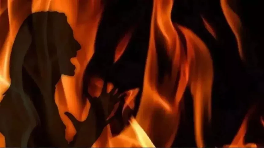 क्रूर! 3 युवकों ने नाबालिग को जिंदा जलाया
