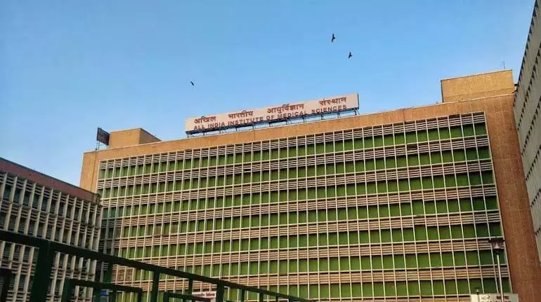 Odisha की 15 वर्षीय जली हुई लड़की को इलाज के लिए दिल्ली एम्स लाया गया