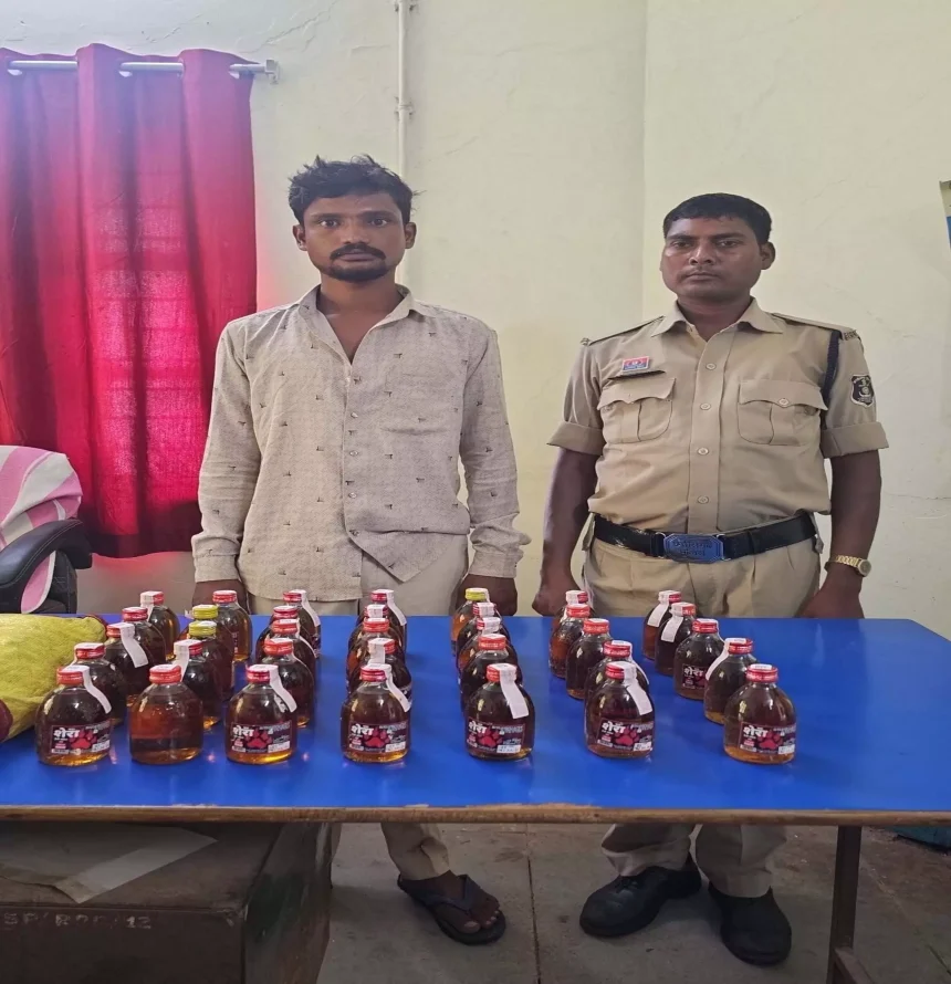 गोबरा नवापारा पुलिस ने अवैध शराब बिक्री करने वाले युवक को रंगेहाथ पकड़ा