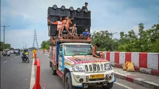 Delhi : कांवड़ियों ने शोर मचाना शुरू कर दिया है