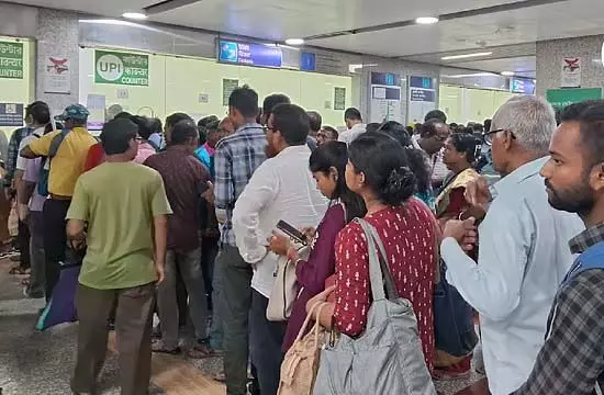 रैली में शामिल भीड़ गंगा ताल मेट्रो में कूद पड़ी