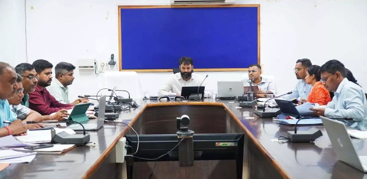 ग्रामीण क्षेत्रों में लोगों में घरेलू कचरे के संग्रहण की आदतों के विकास हेतु करें प्रयास: कलेक्टर