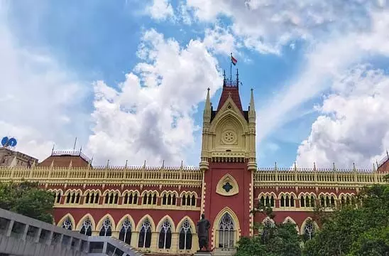 कलकत्ता उच्च न्यायालय ने जन्म प्रमाण पत्र पर उपनाम 4 सप्ताह के भीतर बदलने का आदेश दिया