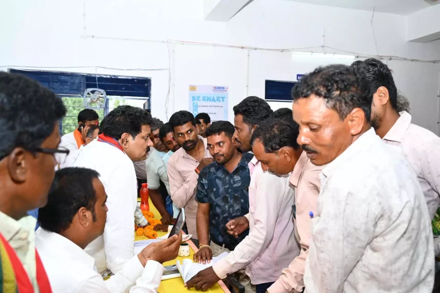 उपमुख्यमंत्री विजय शर्मा ने कबीरधाम के ग्रामीण क्षेत्रों में लगाई चौपाल, सुनीं जनसमस्याएं