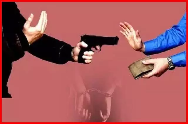 60 लाख की लूट की वारदात को अंजाम दिया, रिटायर्ड NSG कर्मी को बनाया निशाना