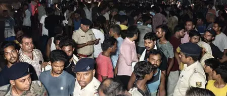 कबाड़ कारोबारी की हत्या, आक्रोशित भीड़ ने सड़क जाम किया, आरोपी के घर पर भी हमला