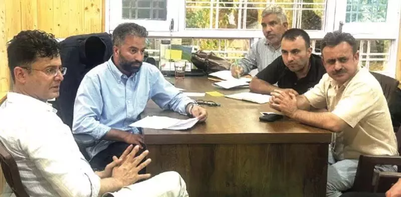 विधायक कंगन ने पीडीडी अधिकारियों के साथ समीक्षा बैठक की अध्यक्षता की