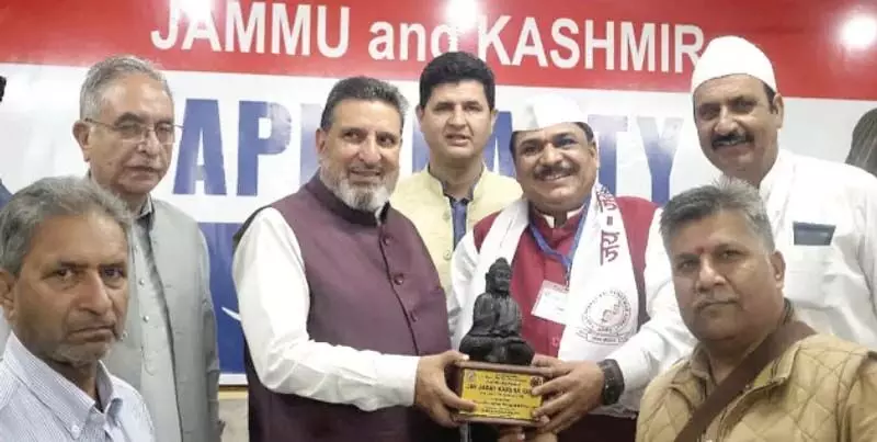 एबीआरएस प्रतिनिधिमंडल ने अपनी पार्टी के नेताओं से मुलाकात की