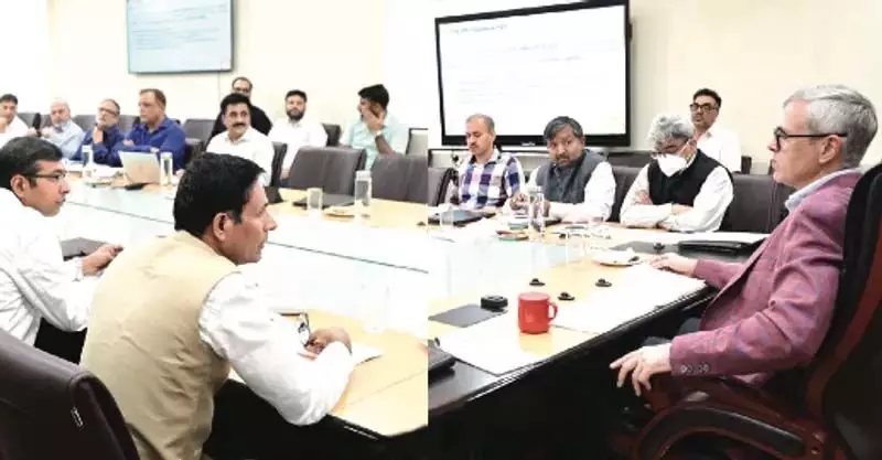 सीएम उमर ने जल विद्युत परियोजनाओं की समीक्षा की, समयबद्ध क्रियान्वयन पर जोर