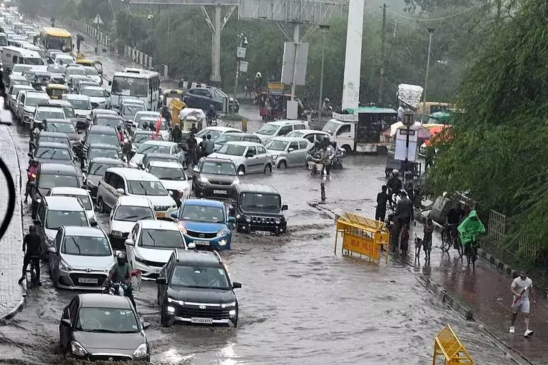 Delhi मिंटो ब्रिज पर सुचारू यातायात ने यात्रियों को चौंकाया