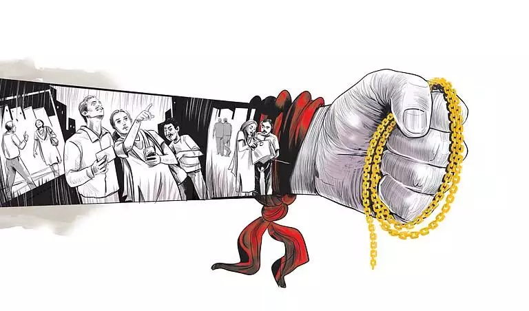 दिल्ली में महिलाओं को सम्मोहित कर गहने चुराने वाला परिवार गिरफ्तार