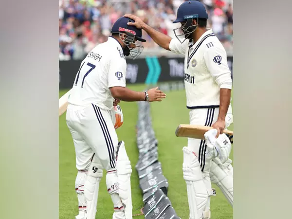"ऋषभ तो बस ऋषभ ही है": मैनचेस्टर टेस्ट में बल्लेबाजी के लिए वापसी करते हुए पंत के धैर्य ने दिल जीत लिया