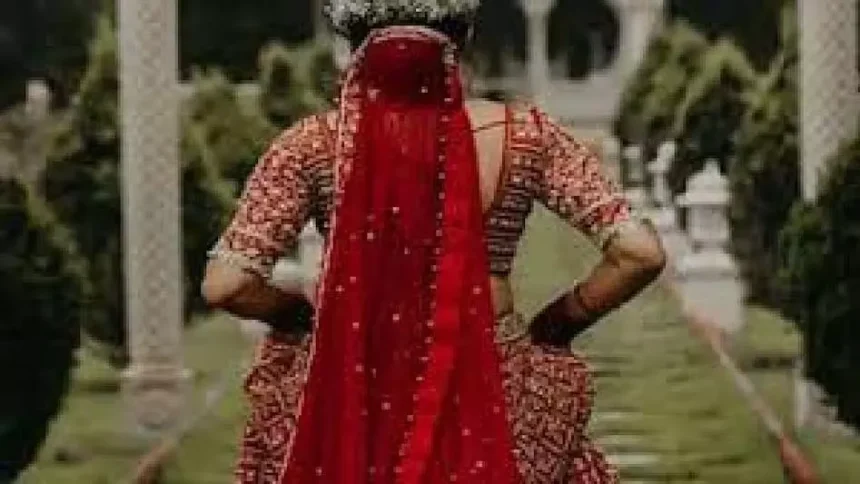 आधी रात ससुराल में ताला जड़कर भागी नई-नवेली दुल्हन, कैश और जेवर गायब