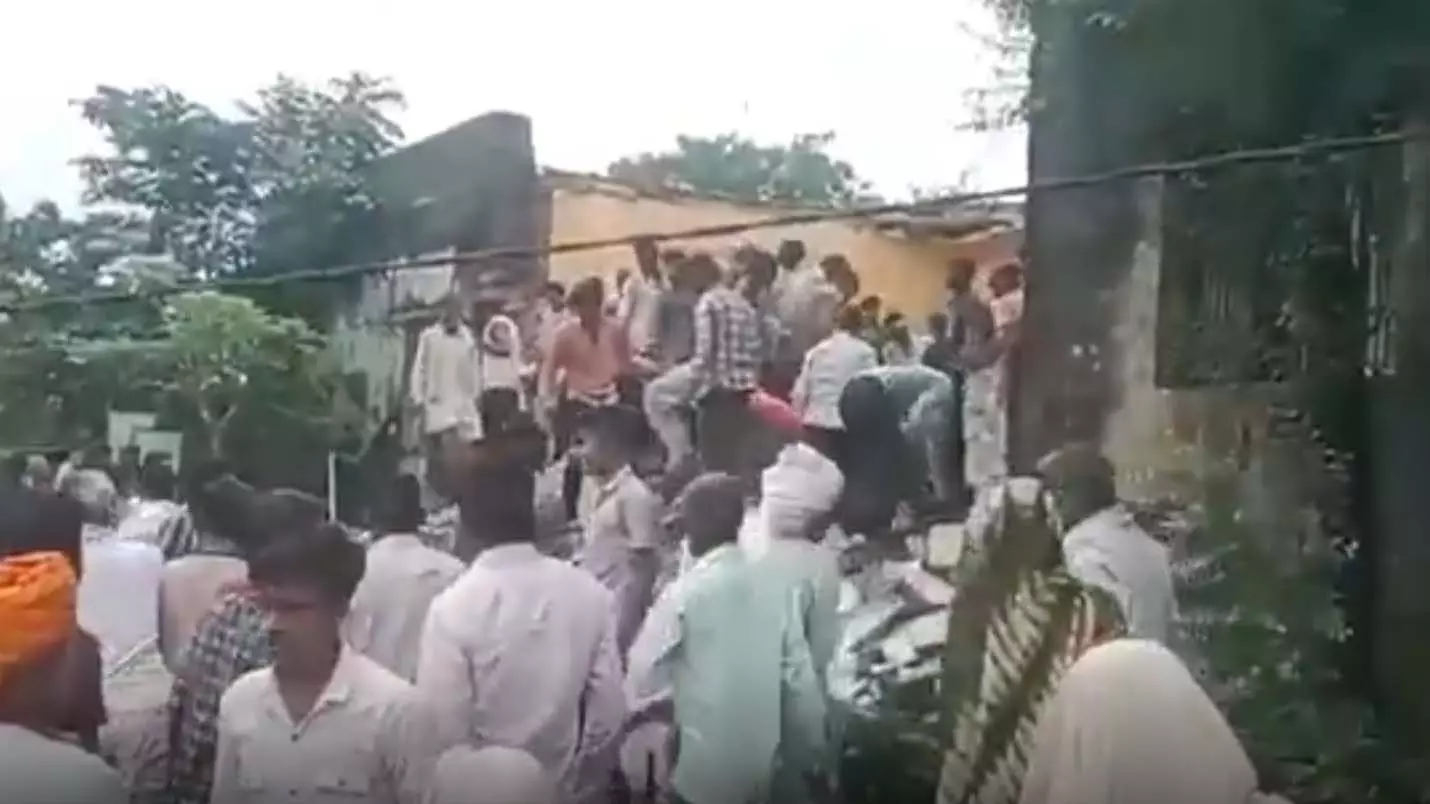 4 बच्चों की मौत, स्कूल की छत गिरने के बाद मची चीख-पुकार