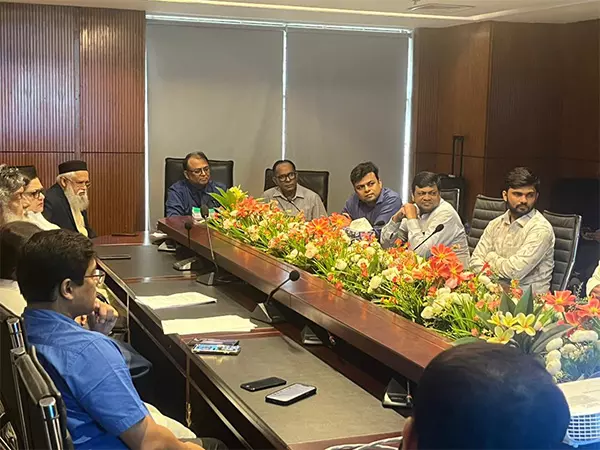 भारतीय चिकित्सा दल ने बांग्लादेश के स्वास्थ्य मंत्रालय के वरिष्ठ अधिकारियों के साथ बातचीत की