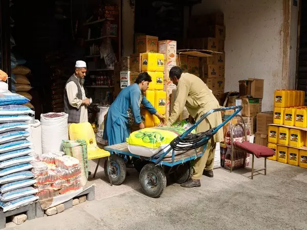 बढ़ती बेरोजगारी और शरणार्थियों की वापसी के बीच अफगानिस्तान 2,000 श्रमिकों को कतर भेजेगा
