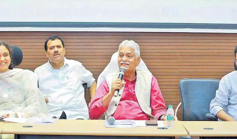 सरकार पत्रकारों के कल्याण के लिए प्रतिबद्ध