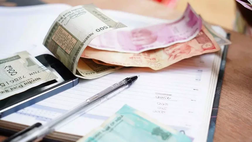 स्वच्छता अधिकारी और सहायक रिश्वत मामले में गिरफ्तार, कल्याण में छापा