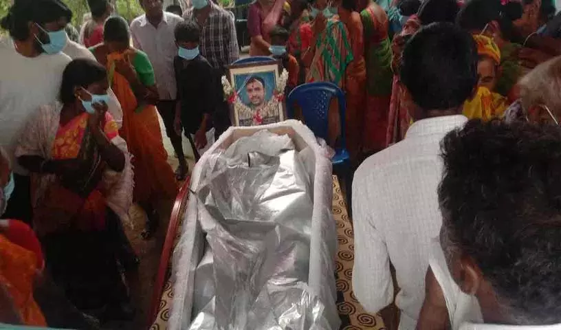 केटीआर की मदद से नवीन का शव लंदन से उनके गृहनगर पहुंचा