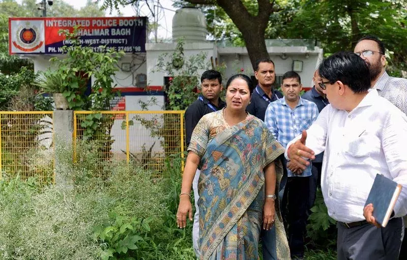 सीएम गुप्ता ने मुनक नहर रिवरफ्रंट का उद्घाटन किया, पीतमपुरा कार्यों की समीक्षा की