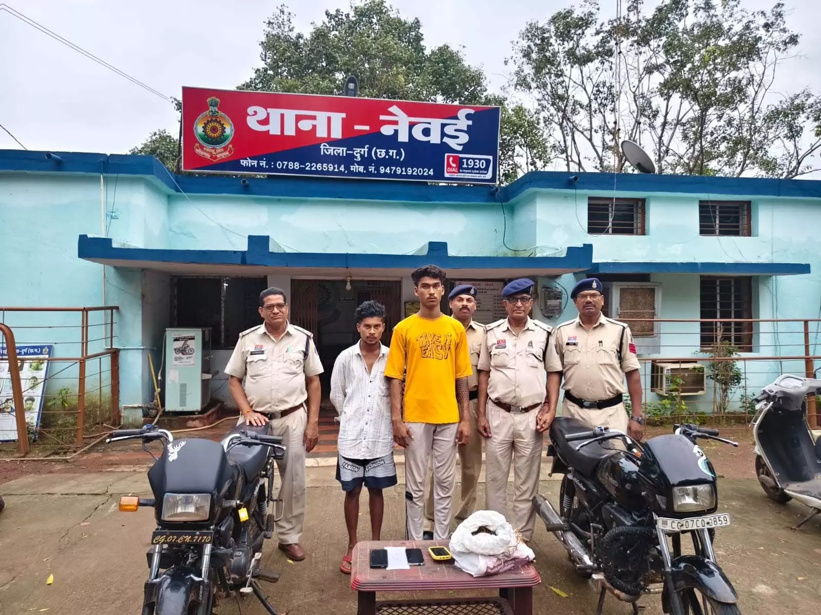 नेवई थाना पुलिस की बड़ी कार्रवाई, गांजा तस्करों को दबोचा