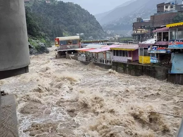 गिलगित-बाल्टिस्तान में बाढ़ से 10 लोगों की मौत, व्यापक क्षति, खोज एवं बचाव कार्य जारी