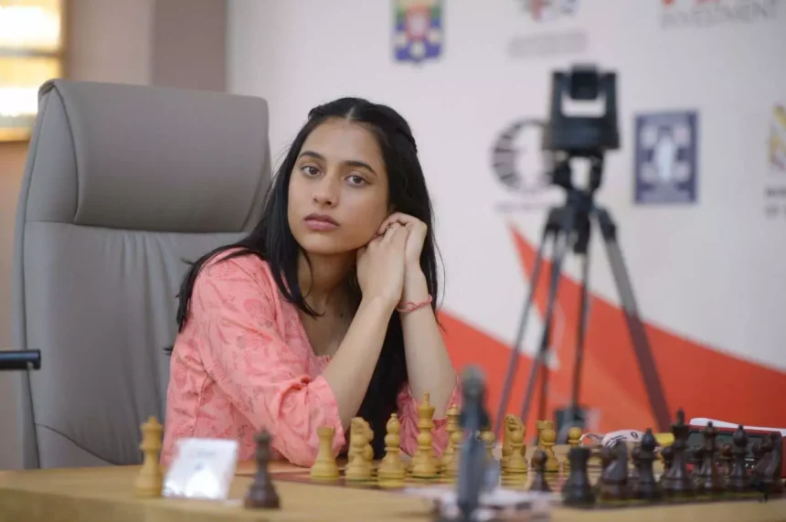 FIDE महिला चेस विश्व कप जीतने पर दिव्या देशमुख को बृजमोहन अग्रवाल ने दी बधाई
