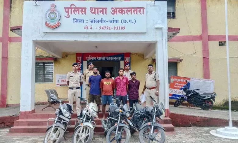 बाइक चोरी की बढ़ती वारदात पर पुलिस की त्वरित कार्रवाई, चार चोर गिरफ्तार