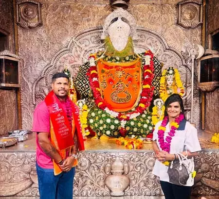 भारतीय तेज गेंदबाज उमेश यादव ने उज्जैन में श्री महाकालेश्वर ज्योतिर्लिंग मंदिर के दर्शन किए