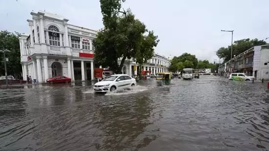 दिल्ली में भारी बारिश से जलभराव और ट्रैफिक जाम, &lsquo;रेड अलर्ट&rsquo; जारी
