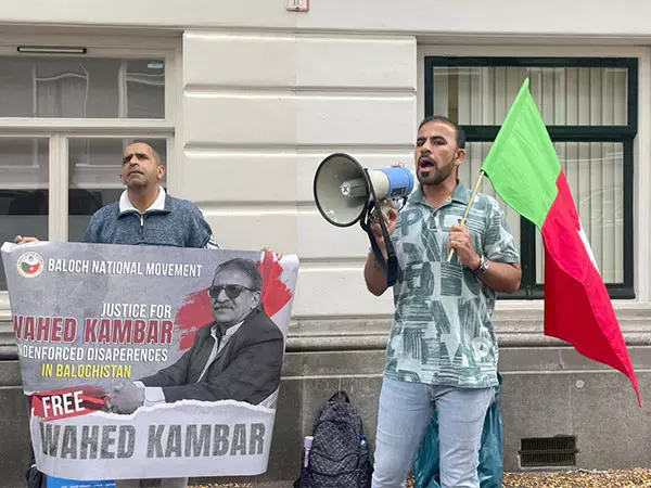 Netherland में पाक दूतावास के बाहर प्रदर्शन, उस्ताद वाहिद कंबर की रिहाई की मांग