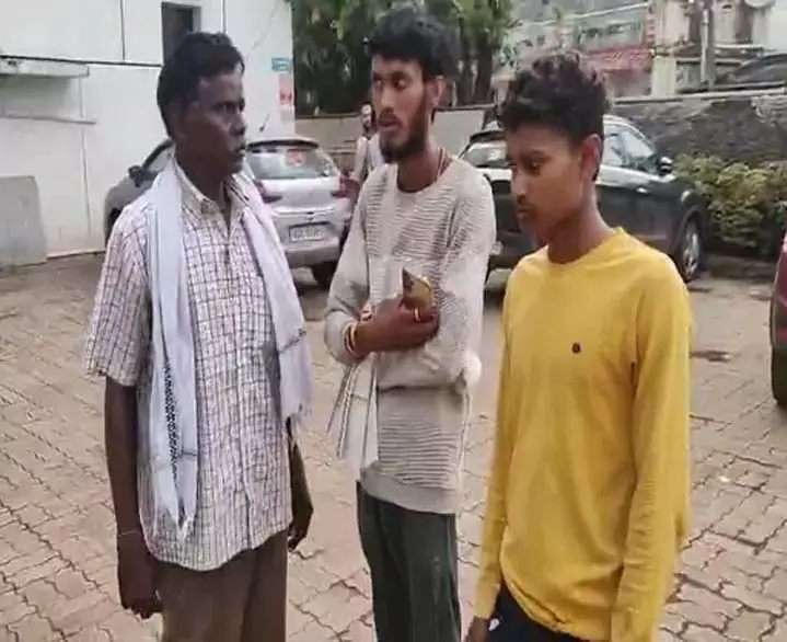 CG: बिजली की चपेट में आए तीन युवक, एक की हुई दर्दनाक मौत