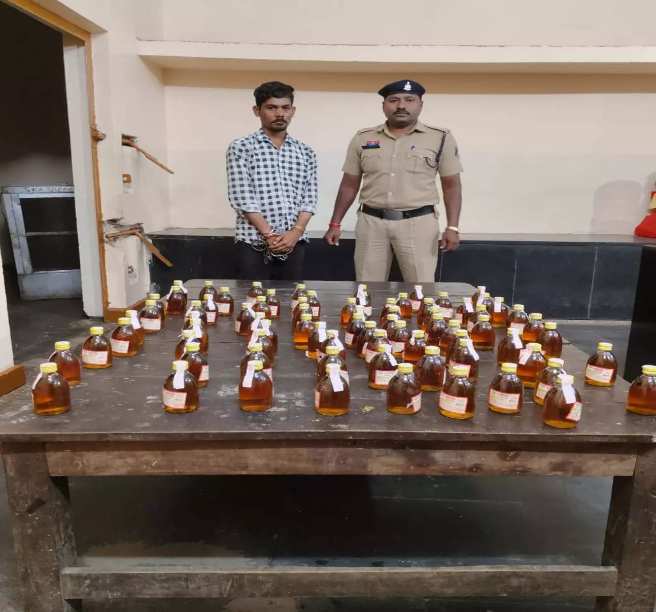 रायपुर में अवैध शराब के साथ युवक गिरफ्तार