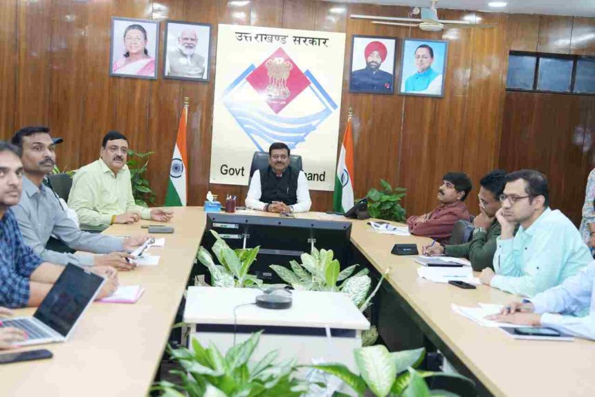 मुख्य सचिव के समक्ष प्रस्तुत किया गया परिवहन विभाग और संबंधित अधिकारियों द्वारा उत्तराखंड की इलेक्ट्रिक वाहन (मैन्युफैक्चरिंग एंड परचेजिंग) पॉलिसी- 2025 का ड्राफ्ट
