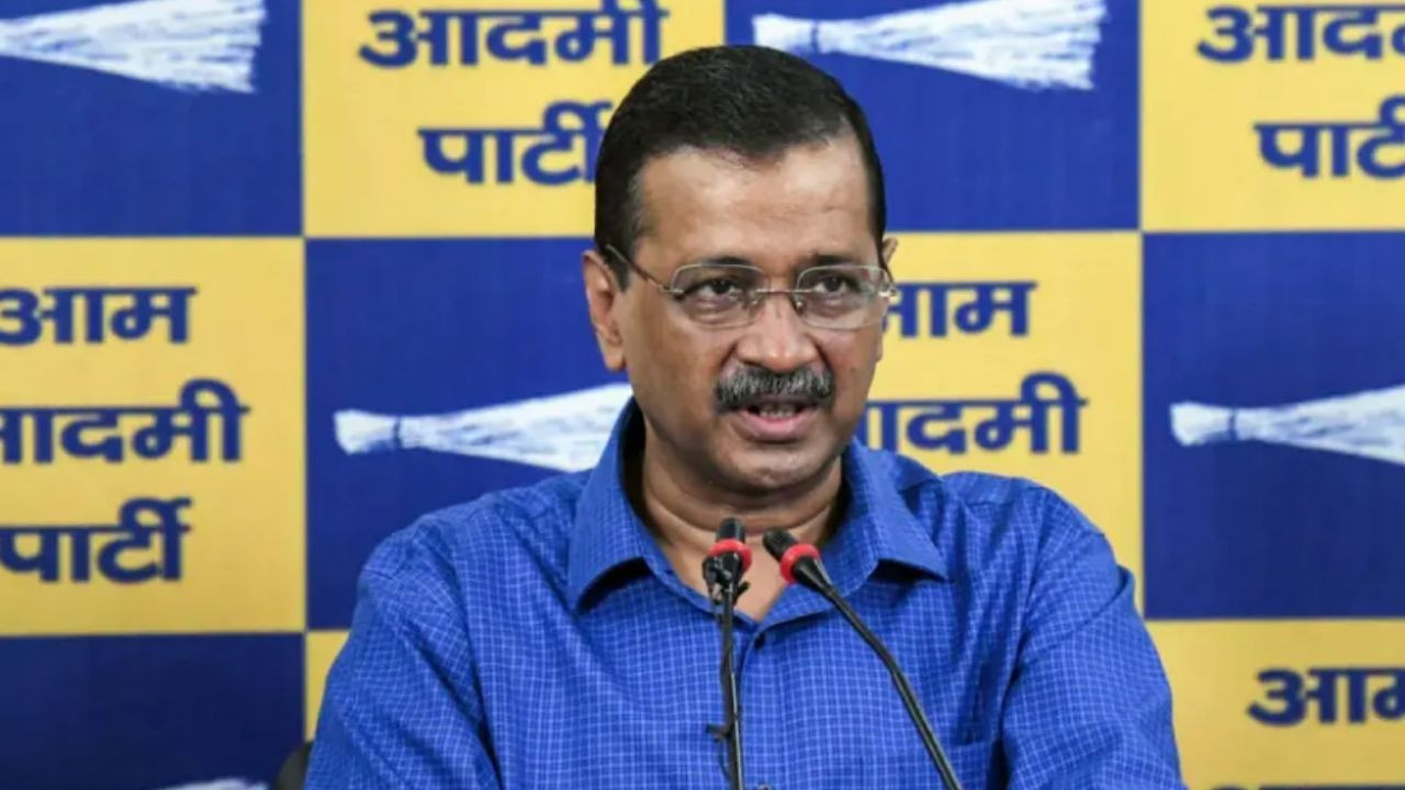गुजरात के साबरकांठा जिले में डेयरी मुनाफे में हिस्सेदारी की मांग को लेकर...