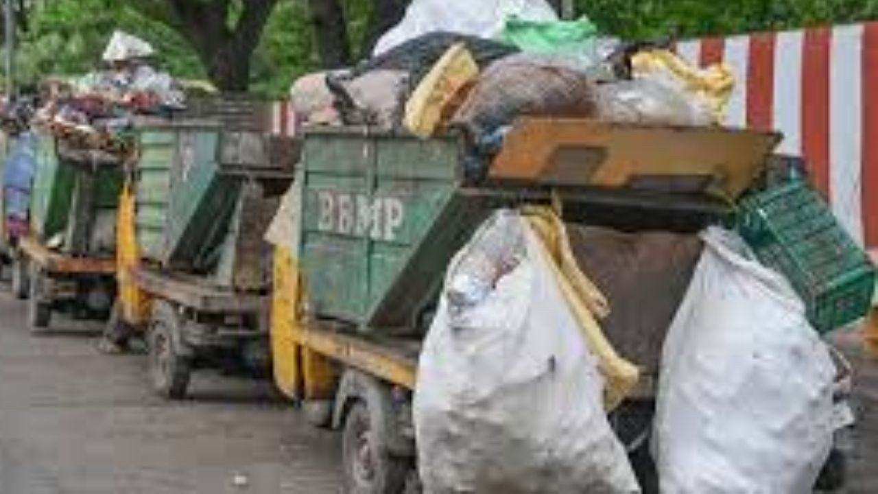 बेंगलुरु के बनशंकरी सेकंड स्टेज इलाके में रविवार सुबह एक महिला का शव बैग...