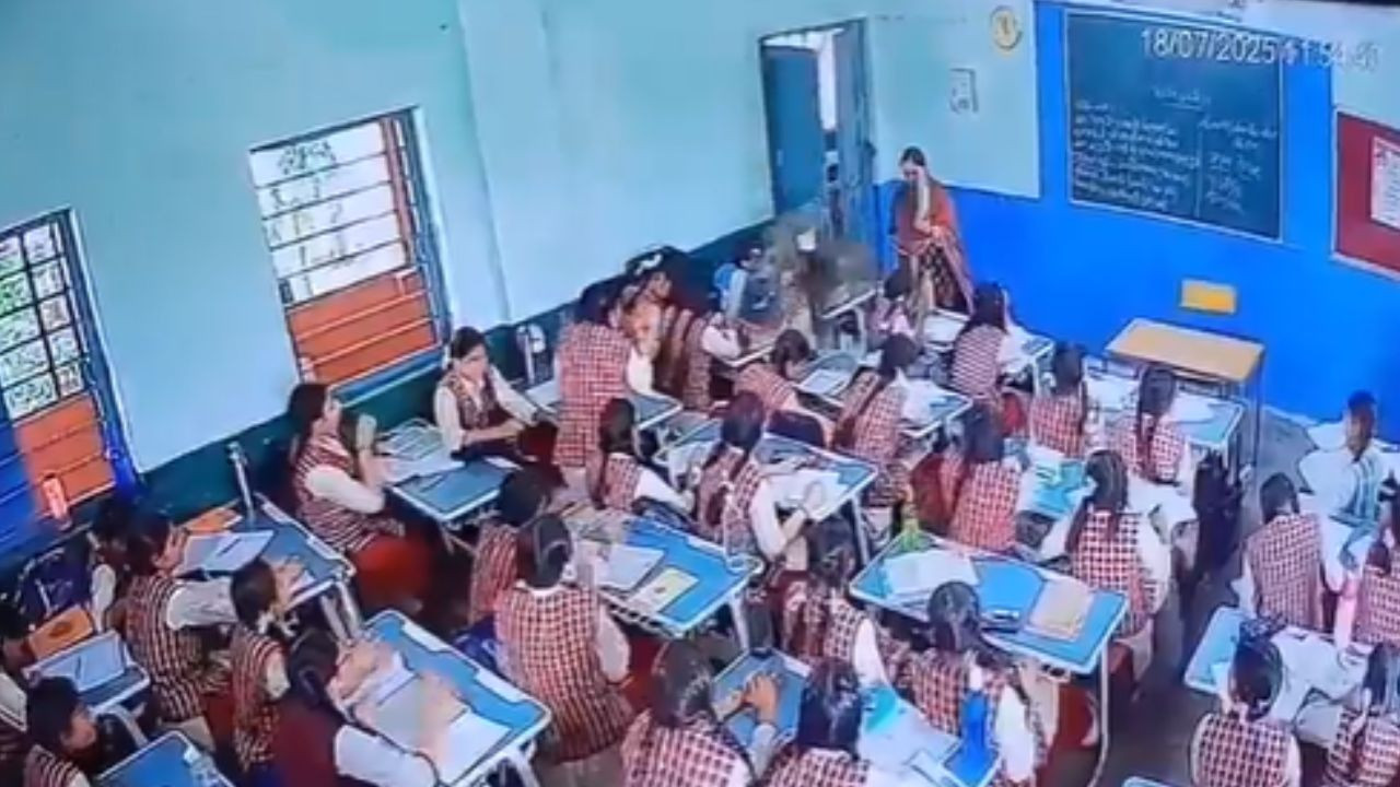 भोपाल के बरखेड़ा पठानी में स्थित पीएम श्री महारानी लक्ष्मीबाई गर्ल्स...