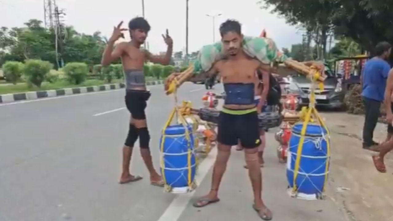 सावन का पवित्र महीना शुरू होते ही उत्तर प्रदेश के मेरठ का नीला ड्रम एक बार...