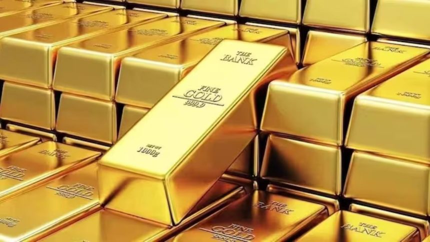 राष्ट्रीय राजधानी में गुरुवार को सोने की कीमत में ₹1,400 की भारी गिरावट आई,...