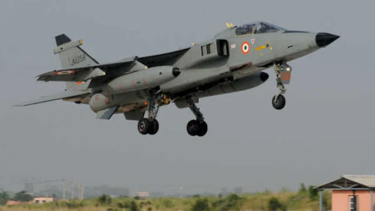 Jaguar Old Plane Crash: जगुआर जेट्स को 1979 में भारतीय वायु सेना में शामिल किया गया था. यह...