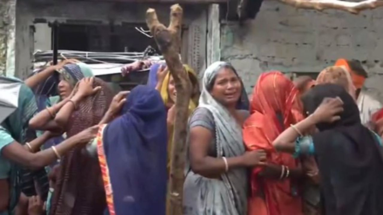 राजस्थान के झालावाड़ जिले के एक छोटे से गांव में, जहां कुछ दिन पहले तक बच्चे...