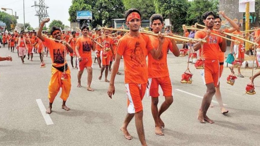 मेरठ में सोमवार को कांवड़ियों ने एक स्कूल बस से मामूली टक्कर के बाद जमकर...