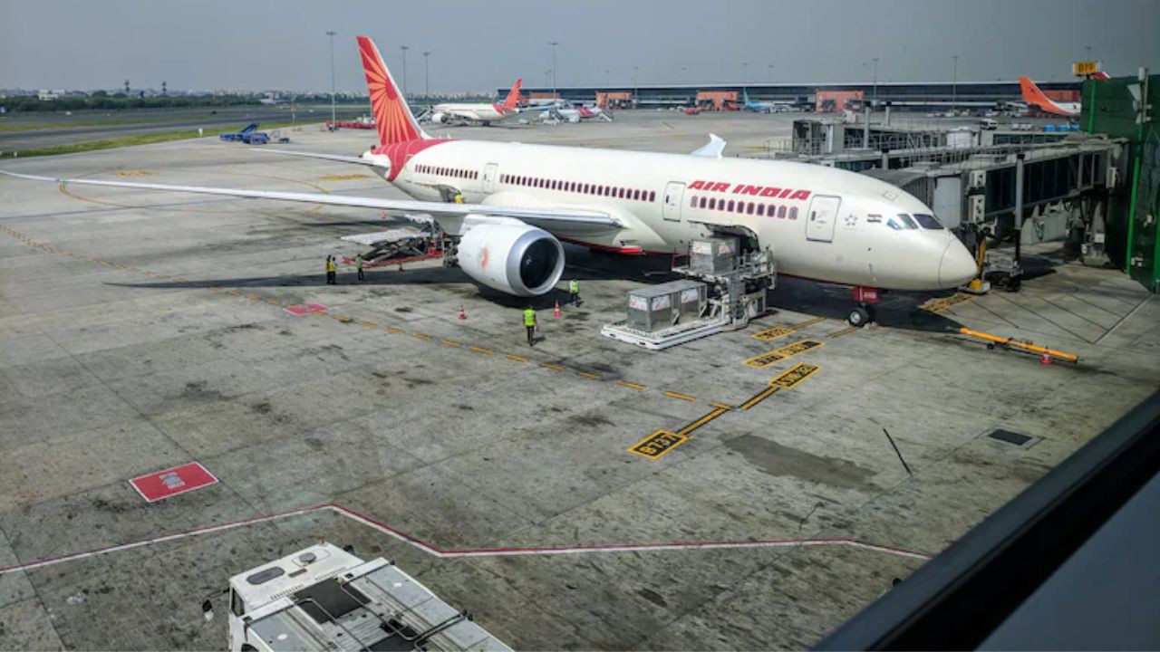 विमानन नियामक प्राधिकरण (DGCA) ने सोमवार को बोइंग के विशिष्ट मॉडलों के एफसीएस...
