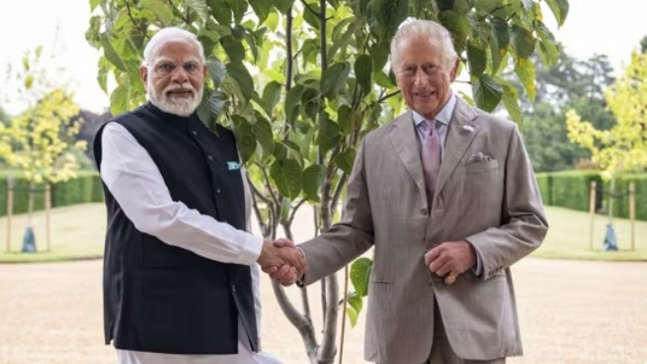 प्रधानमंत्री नरेंद्र मोदी ने ब्रिटेन दौरे के दौरान किंग चार्ल्स तृतीय से...