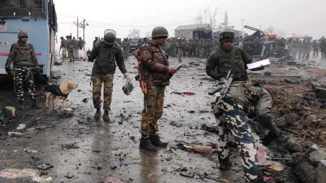 Digital Terror Network: FATF की ताजा रिपोर्ट में खुलासा हुआ है कि 2019 के पुलवामा हमले में...